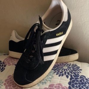 Black adidas gazelle euc. See size
